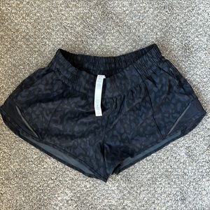 Lululemon hotty hot shorts 2.5